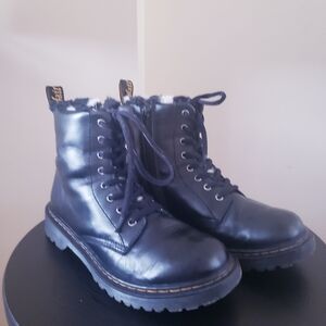 DR MARTENS Serena Leopard Faux Fur Lined Leather Boots Youth sz 3